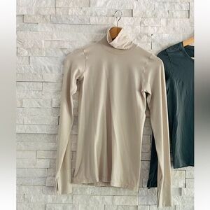 Athleta long sleeve wool turtleneck Beige XS